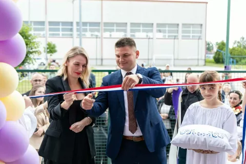 Rezanje vrpce u vrtiću u Cernifoto: Općina Cerna