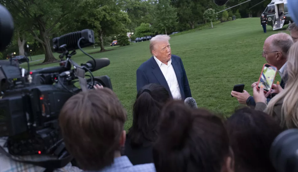 epa12074232 United States President Donald J. Trump (C) speaks to the media as he returns to the White House after a trip to Florida, in Washington, DC, USA, 04 May 2025. EPA/CHRIS KLEPONIS/POOL