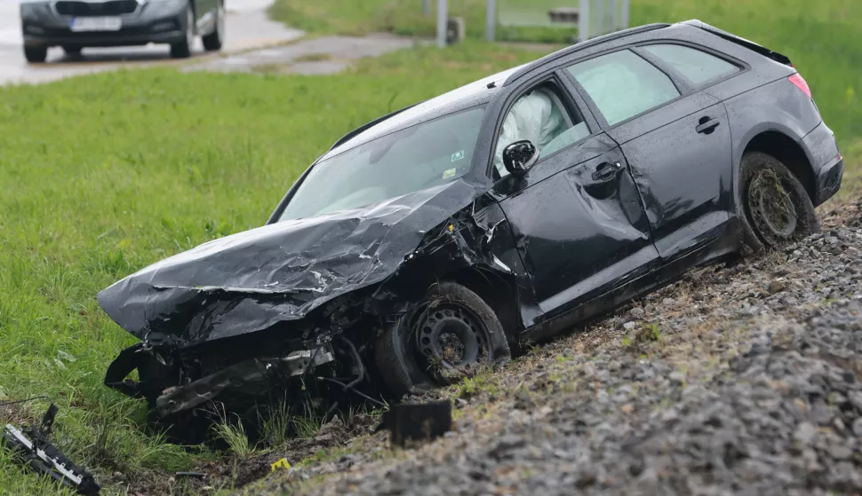 08.05.2025., Zupanja - Teska prometna nesreca u kojoj su sudjelovala tri osobna automobila na krizanju ulice J.J. Strossmayera i Secerana. Jedna osoba je smrtno stradala, ima i teze ozljedjenih. Policijski ocevid je u tijeku. Photo: Davor Javorovic/PIXSELL