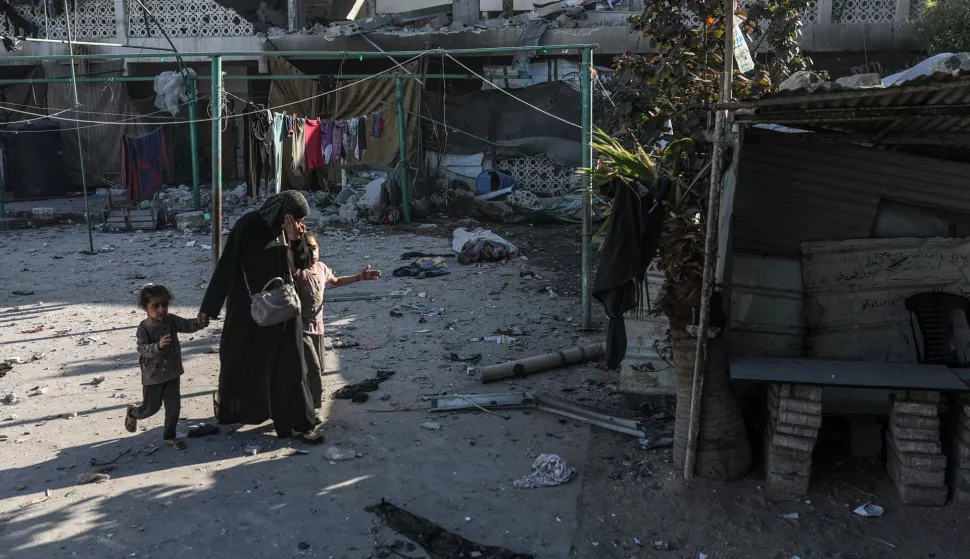 epa12054629 A Palestinian mother flees the areae with her children following an Israeli airstrike, at Al Farabi school in Gaza City, northern Gaza Strip, 25 April 2025. According to the Palestinian Ministry of Health in Gaza, at least three Palestinians were killed and 10 others wounded in Israeli airstrikes. EPA/MOHAMMED SABER