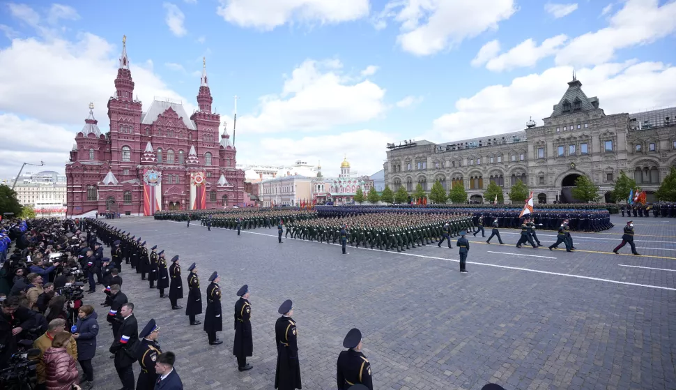 epa12085998 Russian servicemen march along Red Square during the Victory Day military parade in Moscow, Russia, 09 May 2025. Russia marks the 80th anniversary of the victory in World War II over Nazi Germany and its allies. The Soviet Union lost 27 million people in the war. EPA/PAVEL BEDNYAKOV/POOL
