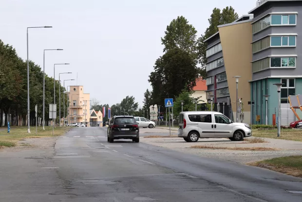 Osijek, 02. 08. 2024., Ulica K. P. Svačića, potez Vukovarska - Cara Hadrijana, Knifer, Kniferova ulicaSNIMIO BRUNO JOBST