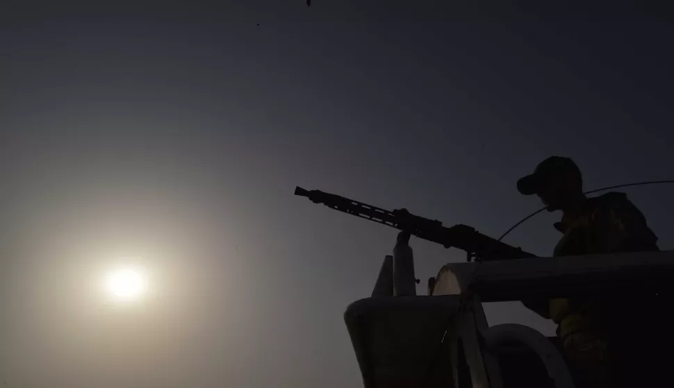 epa12087263 A Pakistani security official stands guard at Karachi Port a military escalation between India and Pakistan, in Karachi, Pakistan, 09 May 2025. According to Pakistan's Director General of Inter-Services Public Relations, at least 31 Pakistani civilians were killed and 57 others injured in Indian aerial attacks. EPA/SHAHZAIB AKBER