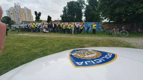 Biciklistima se s kobasicama u džepovima pridružila i saborska zastupnica Nataša Tramišak