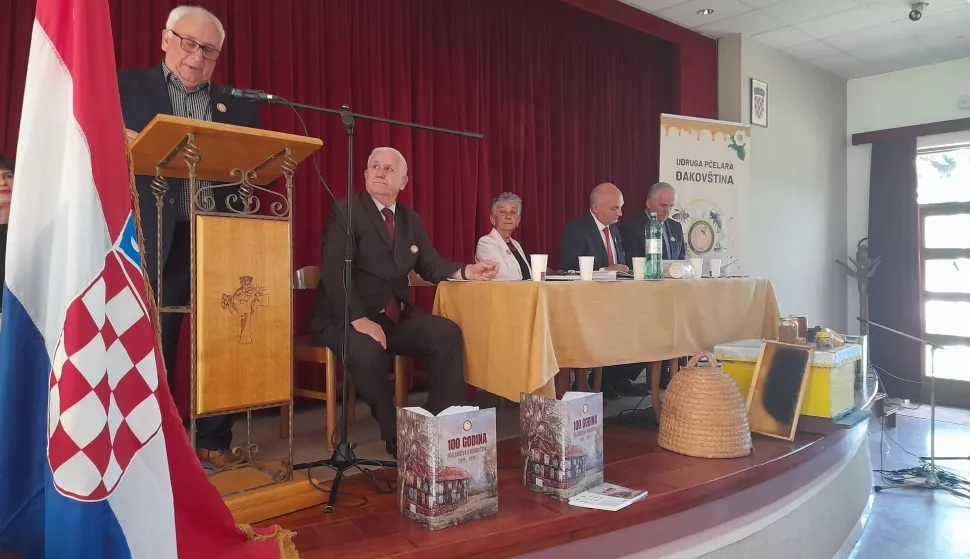 Sto godina pčelarstva Đakovštine, monografija, Đakovo, svibanj 2025