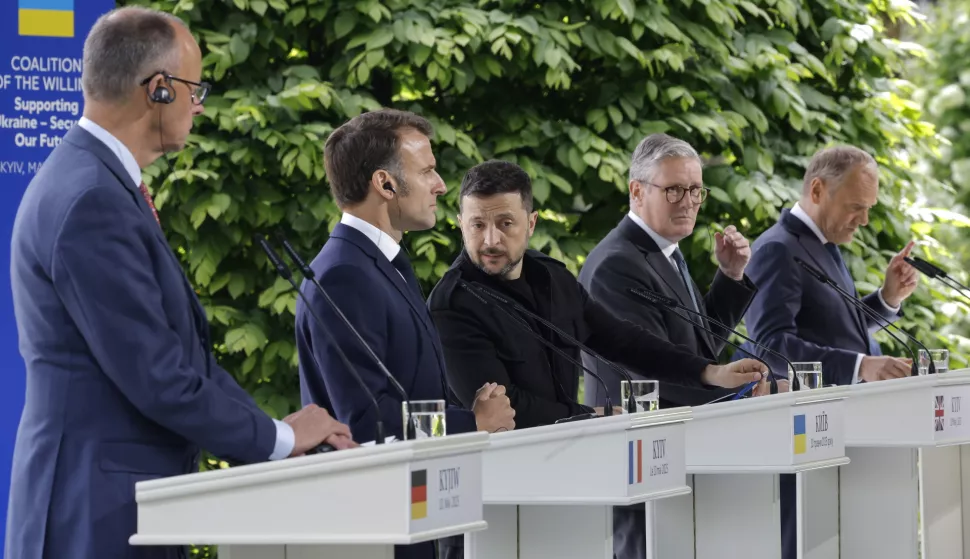epa12088720 (L-R) Germany's Chancellor Friedrich Merz, France's President Emmanuel Macron, Ukraine's President Volodymyr Zelensky, Britain's Prime Minister Keir Starmer and Poland's Prime Minister Donald Tusk attend a joint press conference following a meeting of the 'Coalition of the willing' at the Mariinskyi Palace, the official residence of the president of Ukraine, in Kyiv, Ukraine, 10 May 2025, amid the ongoing Russian invasion. EPA/SERGEY DOLZHENKO
