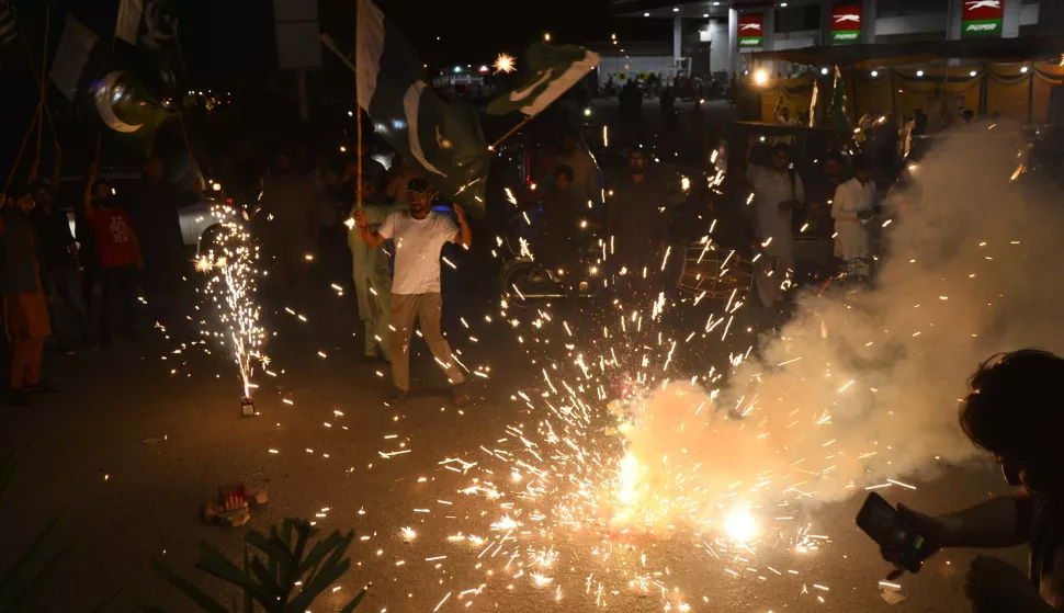 epa12089332 Supporters of Pakistan's political party Muttahida Qaumi Movement (MQM) gather to celebrate the ceasefire agreement between Pakistan and India in Hyderabad, Pakistan, 10 May 2025. Pakistan and India have confirmed an immediate ceasefire, following days of military escalation between the two countries. The ceasefire, announced by US President Donald Trump and confirmed by both countries' officials, aims to halt military operations and focus on diplomatic solutions. EPA/NADEEM KHAWAR