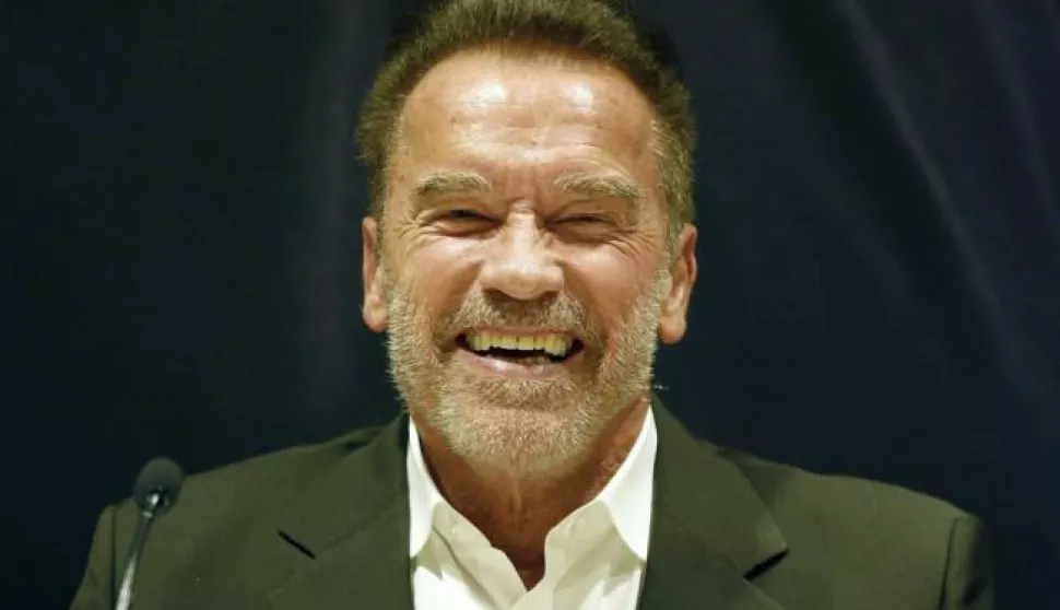 epa05553717 Austrian born US actor Arnold Schwarzenegger addresses the media during a press conference held on the occasion of the celebration of Arnold Classic Europe sports event at Fira Barcelona, in Barcelona, northeastern Spain, 23 September 2016. EPA/ANDREU DALMAU------MOZAIK, 2 stupca