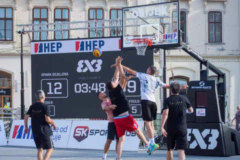 OSIJEK- 24.06.2022., Trg Ante Starčevića, turnir ulične košarke, PRO 3*3.Foto: Andrea Ilakovac