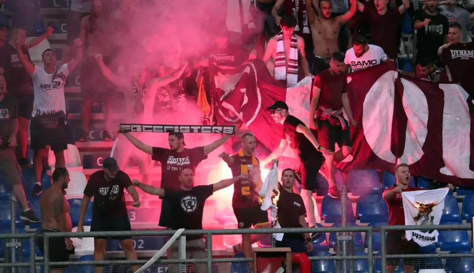 epa06912662 Sarajevo's supporters during the UEFA Europa League first leg second qualifying round soccer match Atalanta BC vs FK Sarajevo at Mapei Stadium in Reggio Emilia, Italy, 26 July 2018. EPA/ELISABETTA BARACCHI