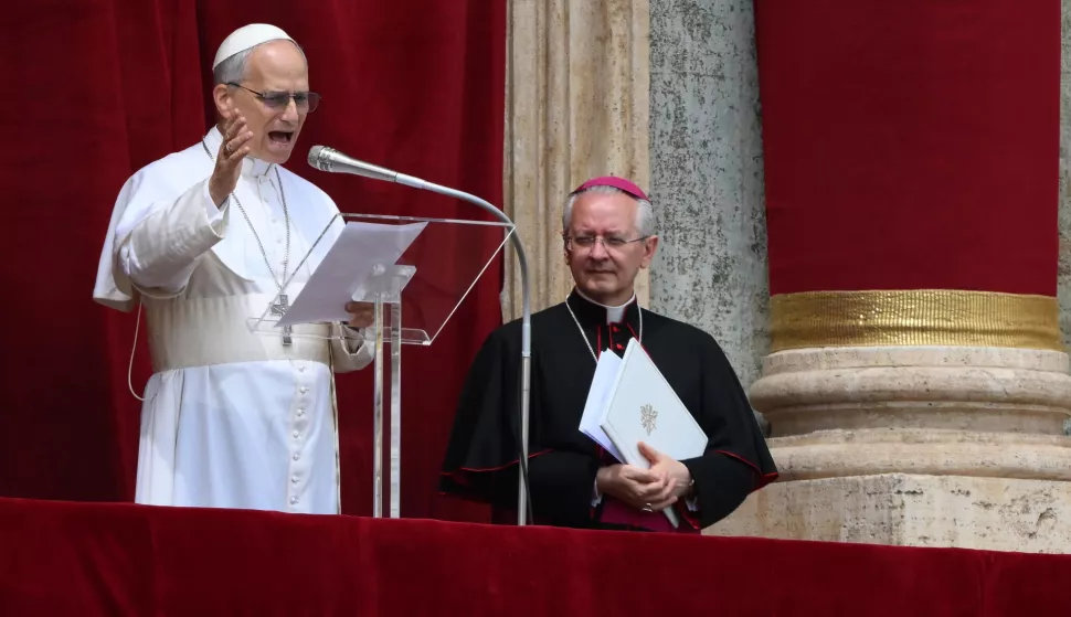epa12090456 Pope Leo XIV leads the Regina Coeli prayer from the central loggia of Saint Peter's Basilica, Vatican City, 11 May 2025. EPA/ETTORE FERRARI