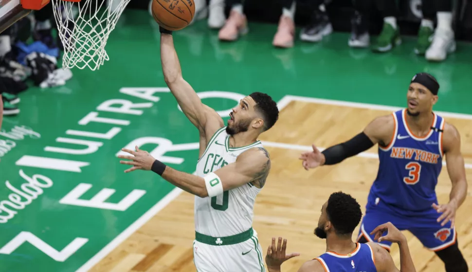 epa12076272 Boston Celtics forward Jayson Tatum (L) drives to the basket past New York Knicks center Karl-Anthony Towns (C) during the first quarter the Eastern Conference Semifinals game one between the Boston Celtics and the New York Knicks in Boston, Massachusetts, USA, 05 May 2025. EPA/CJ GUNTHER SHUTTERSTOCK OUT