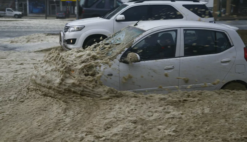 epa06015403 Vehicles move along a flooded road on Seapoint promenade during a storm in Cape Town, South Africa 07 June 2017. A powerful storm with gale force winds, heavy rain and seas in excess of 10 meters lashed the peninsula causing damage to property and vegetation in what is being reported the biggest storm in Cape Town in 30 years. EPA/NIC BOTHMA