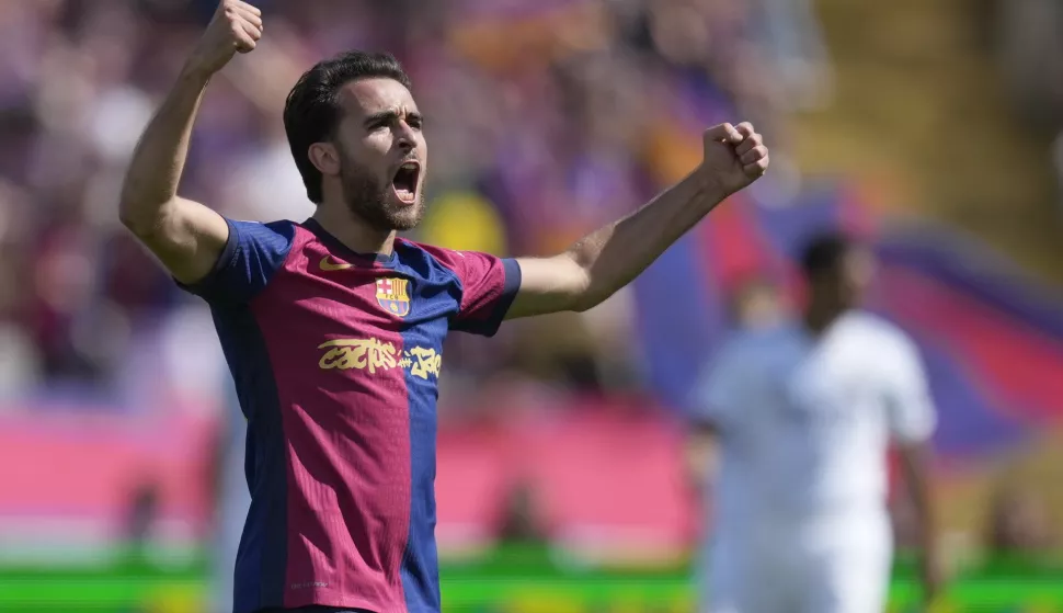 epa12091468 FC Barcelona's Eric Garcia celebrates scoring the 1-2 goal during the Spanish LaLiga soccer match between FC Barcelona and Real Madrid, in Barcelona, Catalonia, Spain, 11 May 2025. EPA/Enric Fontcuberta