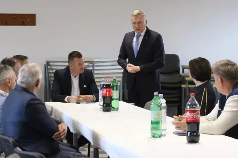 Osijek, 12. 05. 2025, Cvjetno, Svečana sjednica Vijeća MO Cvjetno. Predsjenik vjeća MO Cvjetno Marin Rebrina i Tihomir Florijančić snimio GOJKO MITIĆ