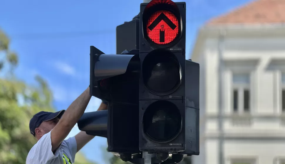 Osijek, 14. 06. 2023, krizanje Radiceve i Gunduliceve ulice, popravak semafora, crveno svjetlo, ilustracijaSNIMIO BRUNO JOBST