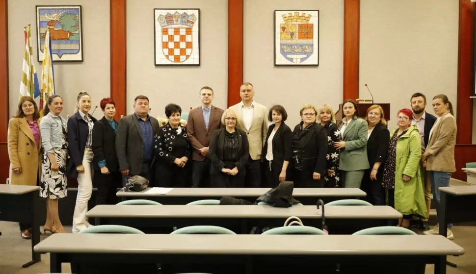 Povodom Međunarodnog dana medicinskih sestara i medicinskih tehničara, koji se diljem svijeta obilježava na današnji dan, dan rođenja Florence Nightingale – začetnice modernog sestrinstva, u Vinkovcima je u Županijskoj vijećnici održan svečani prijem Izvršnog odbora, Vijeća komore, delegata skupštine Podružnice Hrvatske komore medicinskih sestara te pomoćnike ravnatelja za sestrinstvo iz zdravstvenih ustanova županije.