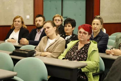 Povodom Međunarodnog dana medicinskih sestara i medicinskih tehničara, koji se diljem svijeta obilježava na današnji dan, dan rođenja Florence Nightingale – začetnice modernog sestrinstva, u Vinkovcima je u Županijskoj vijećnici održan svečani prijem Izvršnog odbora, Vijeća komore, delegata skupštine Podružnice Hrvatske komore medicinskih sestara te pomoćnike ravnatelja za sestrinstvo iz zdravstvenih ustanova županije.