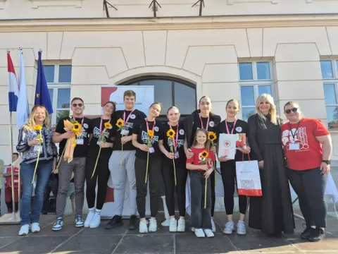 Crveni križ - natjecanje - državna razina - Medicinska škola