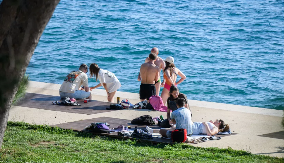 ZADAR - 01.05.2025 - ILUSTRACIJA - Plaža Kolovare