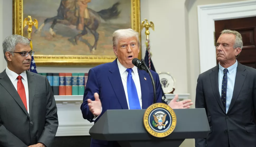 epa12094391 United States President Donald J. Trump (C) speaks during a press conference in the Roosevelt Room of the White House in Washington, DC, USA, 12 May 2025. Trump addresses the high cost of prescription drugs before signing an executive order he claims will lower those costs almost immediately, and also makes remarks on the India-Pakistan cease-fire, the new US-China trade deal, and the return of Eden Alexander from Hamas captivity. EPA/CHRIS KLEPONIS/POOL