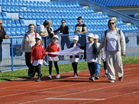 VINKOVCIOlimpijski festival dječjih vrtića u Vinkovcima konačno je, nakon dvije odgode, održan, pa je po lijepom sunčanom vremenu na stadionu HNK-a Cibalia snage odmjerilo više od 600 mališana iz vrtića cijele Vukovarsko-srijemske županije.svibanj 2025.