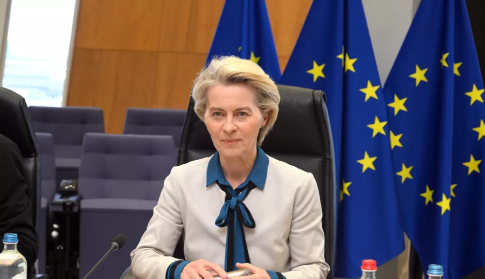 epa12094189 European Commission President Ursula Von der Leyen looks on as she attends a strategic dialogue meeting with leaders of the European chemicals industry in Brussels, Belgium, 12 May 2025. EPA/NICOLAS TUCAT/POOL