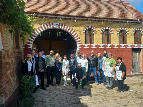 Glumci u Šokačkoj ladyustupljena