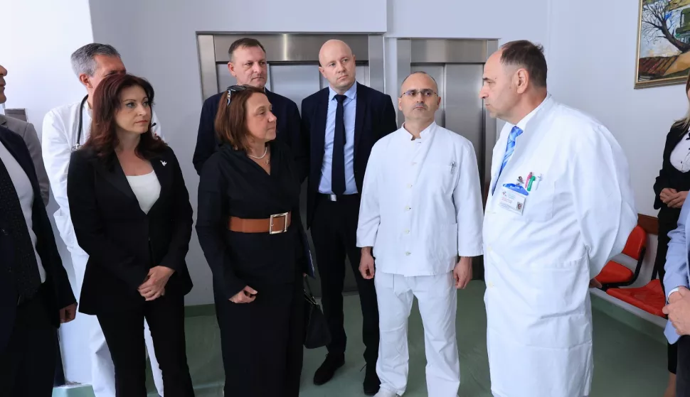 NAŠICEMinistrica zdravstva Irena Hrstić u srijedu je posjetila Opću županijsku bolnicu Našice i u pratnji ravnatelja Dine Vide upoznala se s funkcioniranjem bolnice.SVIBANJ 2025.