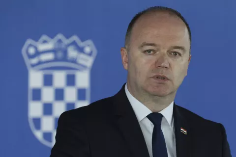 Zagreb, 16.04.2025. - Ministar demografije i useljeništva Ivan Šipić dao je izjavu za medije prije sjednice Vlade. foto HINA/ Lana SLIVAR DOMINIĆ/ lsd 