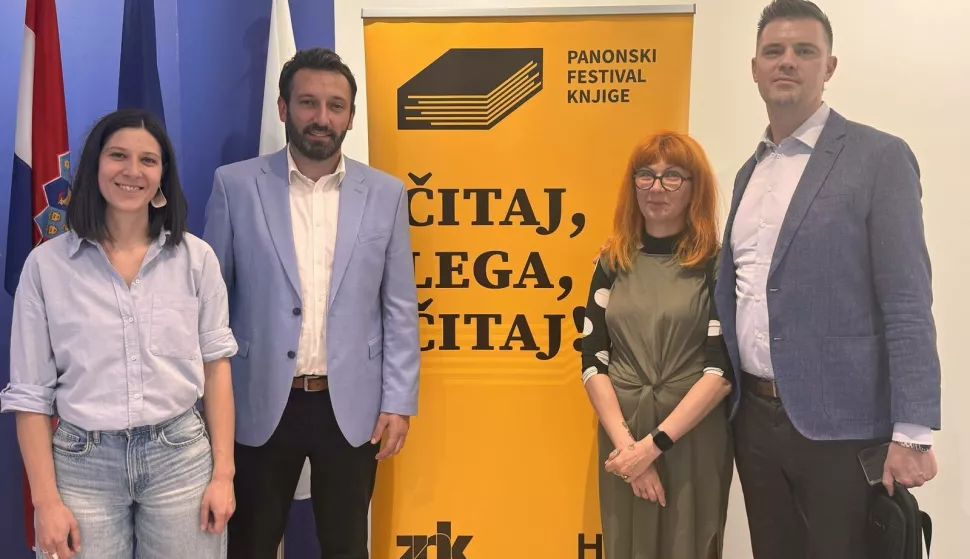 3. Panonski sajam knjige: Josip Jukić, pročelnik Upravnog odjela za društvene djelatnosti Grada Osijeka • Slavko Kozina, predsjednik Zajednice nakladnika i knjižara Hrvatske gospodarske komore• Ivana Šojat, glavna urednica programa Panonskog festivala knjige • Ana Marić Laušin, urednica dječjeg programa Panonskog festivala knjige