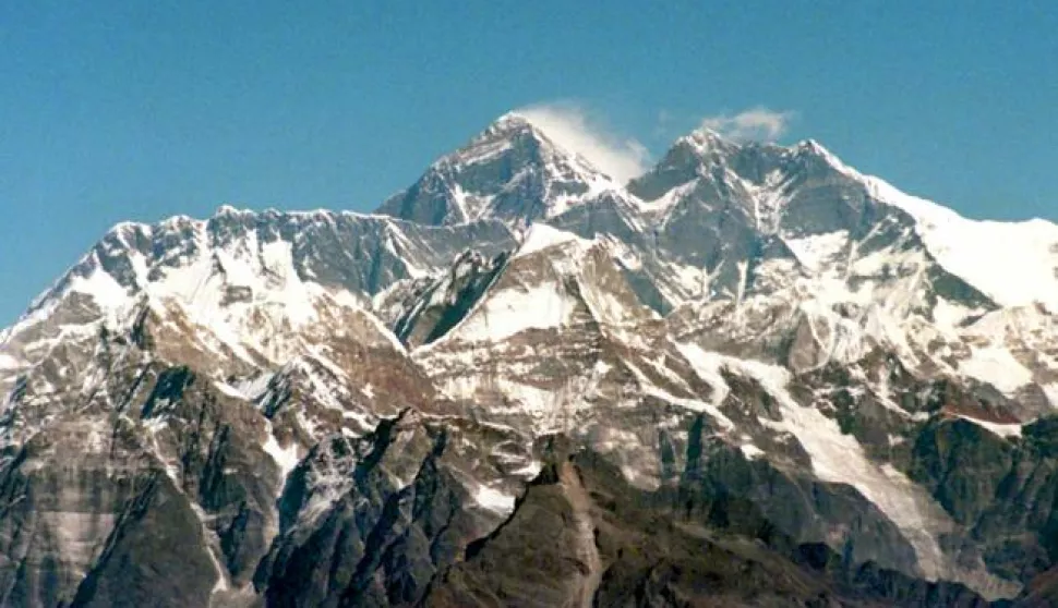 epa05981343 (FILE) - A file picture dated 29 November 1996 showing the Himalya range and Mount Everest, the highest mountain on earth (C) from an airplane in Nepal. Accoding to reports from 22 May 2017, the Hillary Step on Mount Everest collapsed. The 12-metres outcrop was the last obstacle on the way to Mount Everest's peak. EPA/MARTIN ATHENSTAEDT GERMANY OUT