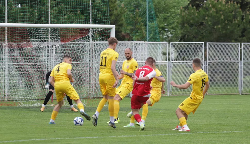 Kneževi Vinogradi, 26. 04. 2025., Igrali&scaron;te u Kneževim Vinogradima, Borac - Vuteks Sloga (Vukovar), Treća NL IstokSNIMIO BRUNO JOBST