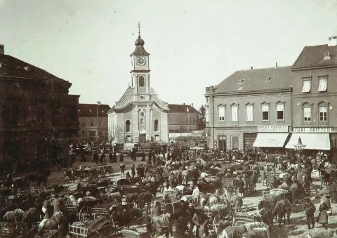Stara župna crkva oko 1890. Izvor: Zbirka fotografija Muzeja Slavonije
