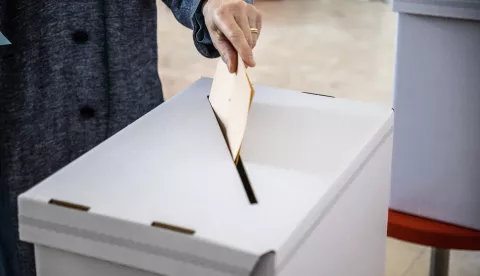 Zagreb, 18.5.2025 - U Hrvatskoj je u nedjelju u 7 sati otvoreno 6.600 biračkih mjesta na kojima će birači odlučivati o lokalnoj vlasti za iduće četiri godine – vijećima i skupštinama općina, gradova i županija te načelnicima, gradonačelnicima i županima. Na slici ilustracija.Foto Hina/ Dario GRZELJ/ dag