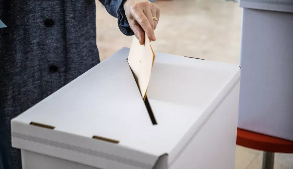 Zagreb, 18.5.2025 - U Hrvatskoj je u nedjelju u 7 sati otvoreno 6.600 biračkih mjesta na kojima će birači odlučivati o lokalnoj vlasti za iduće četiri godine – vijećima i skupštinama općina, gradova i županija te načelnicima, gradonačelnicima i županima. Na slici ilustracija.Foto Hina/ Dario GRZELJ/ dag