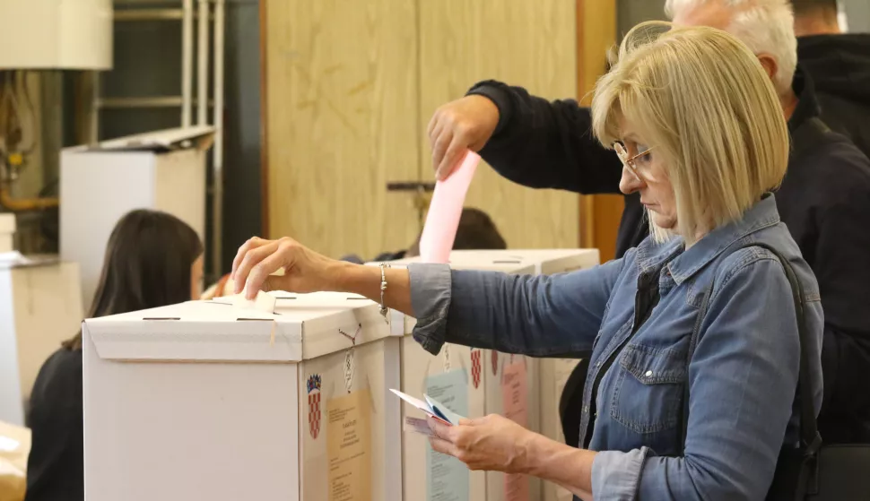 Osijek, 18. 05. 2025, Izbori, glasanje.Različita izborna mjesta, ilustracije.snimio GOJKO MITIĆ