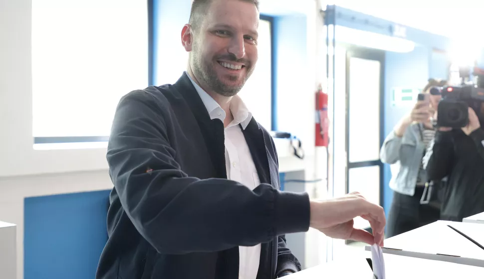 Osijek, 18. 05. 2025., Izbori, lokalni izbori, glasovanje, izbornja mjesta, kandidati, Ivan RadićSNIMIO BRUNO JOBST