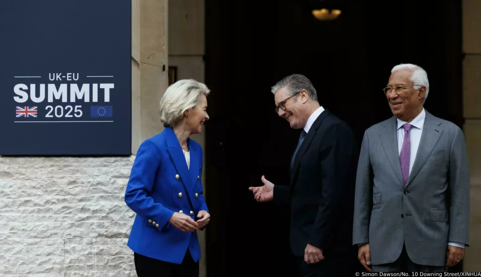 (250519) -- LONDON, May 19, 2025 (Xinhua) -- British Prime Minister Keir Starmer (C), European Commission President Ursula von der Leyen (L) and European Council President Antonio Costa are seen ahead of the UK-EU summit in London, Britain, on May 19, 2025. Britain and the European Union (EU) reached a wide-ranging agreement on Monday, which is expected to generate nearly 9 billion pounds (about 12.02 billion U.S. dollars) for the British economy by 2040, Downing Street announced. FOR EDITORIAL USE ONLY (Simon Dawson/No. 10 Downing Street/Handout via Xinhua) Photo: Simon Dawson/No. 10 Downing Street/XINHUA
