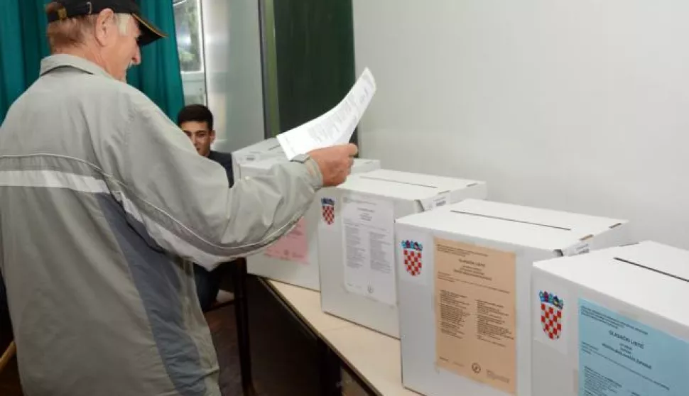 21.05.2017., Sisak - Siscani su od ranih jutarnjih sati poceli dolaziti na biracka mjesta kako bi na lokalnim izborima izabrali nova ili potvrdili stara vodstva zupanije i opcina te gradova. Photo: Nikola Cutuk/PIXSELL------četiri stupca novosti