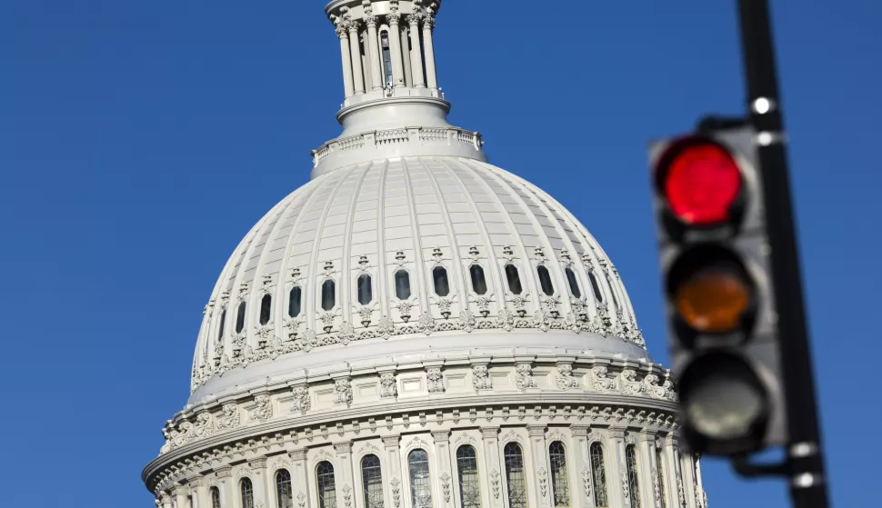 epa12020462 The US Capitol in Washington, DC, USA, 09 April 2025. Bipartisan groups of lawmakers in the House and Senate are introducing bills to restrict the Trump administration's ability to impose tariffs without Congressional involvement. EPA/SHAWN THEW