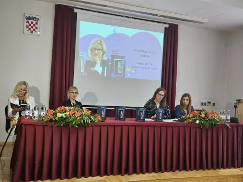Promocija knjige "Dvostruka igra-lažni profil" autorice Rosie Kugli, FOOZOS, 19.5.2025.S lijeva na desno: Mira Perić, Rosie Kugli, Gordana Lesinger, Tena VelkiFoto: Ivana Paušić