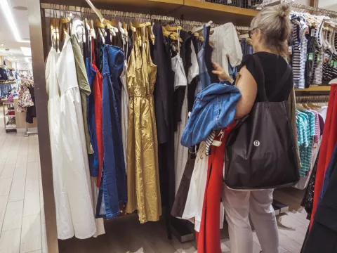Shopper browses clearance merchandise in an Old Navy store in New York on Thursday, August 15, 2024. (?Photo by Richard B. Levine) Photo: Richard B. Levine/SIPA USA
