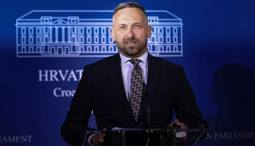 Zagreb, 20.05.2025 - Ministar rada, mirovinskoga sustava, obitelji i socijalne politike Marin Piletić održao je konferenciju za medije u Hrvatskom saboru na kojoj je govorio o mirovinskoj reformi.foto HINA/ Damir SENČAR/ ds