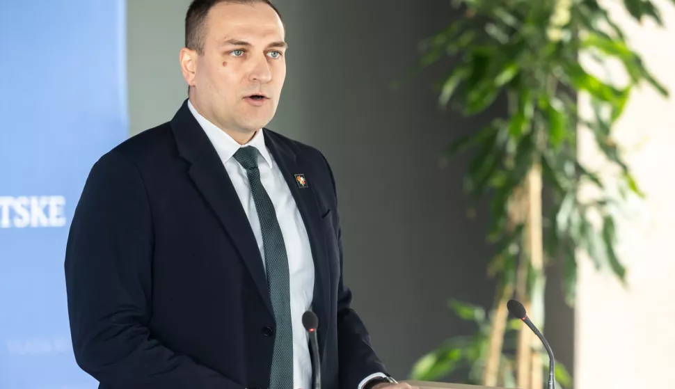 Zagreb, 26.03.2025. - Ministri Marko Primorac, Radovan Fuchs, Ante Šušnjar, Marin Piletić i David Vlajčić komentirali su nove mjere Vlade i koje će promjene donijeti njihovim ministarstvima..Na fotografiji David Vlajčić.foto HINA/ Edvard ŠUŠAK /es