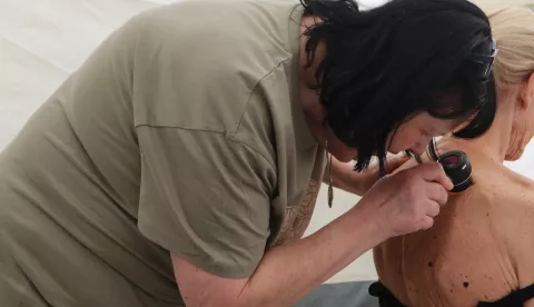 Osijek, 20. 05. 2025, Trg Slobode. Javno zdravstvena akcija preventivnih pregleda kože.snimio GOJKO MITIĆ