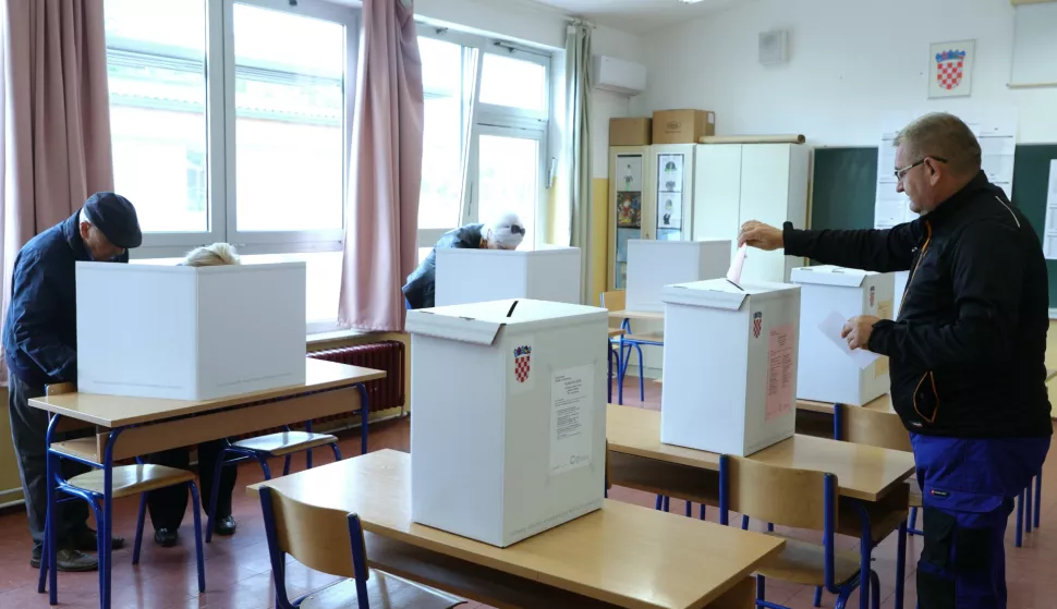 Zagreb.18.5.2025. - U Hrvatskoj je otvoreno 6.600 biračkih mjesta na kojima će birači odlučivati o lokalnoj vlasti za iduće četiri godine,u vijećima i skup&scaron;tinama općina, gradova i županija te načelnicima, gradonačelnicima i županima.foto HINA/ Tomislav Pavlek/ tp