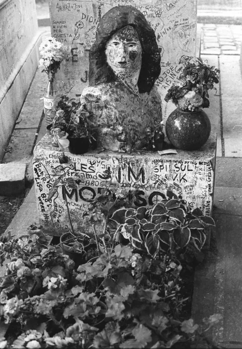 Jim Morrison, bista koju je izradio hrvatski kipar Mladen Mikulin. Snimljeno u kolovozu 1985.