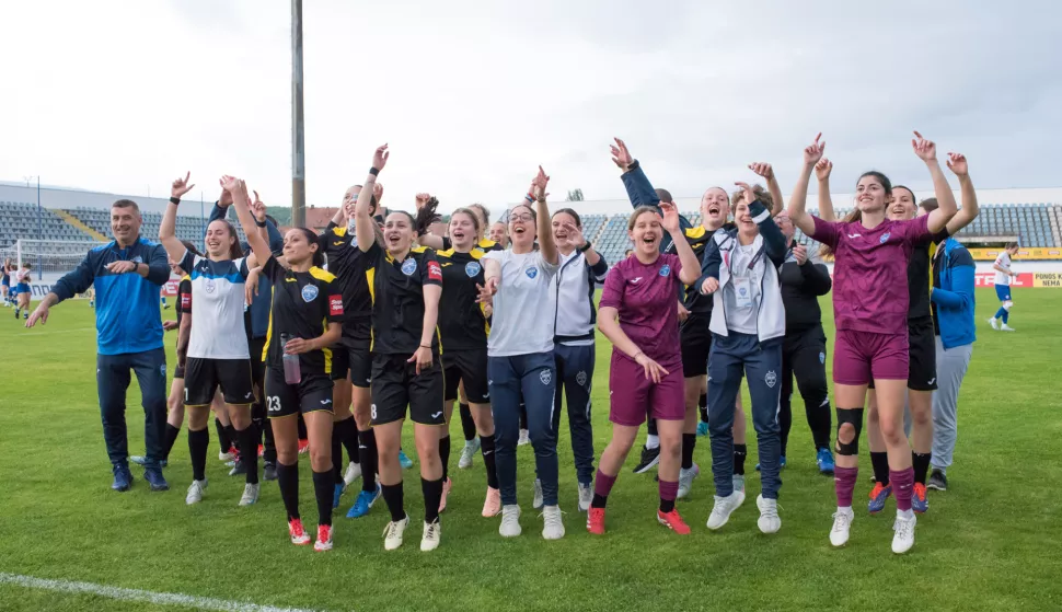 Pobjedom nad Hajdukom s ukupnih 7:6 nogometaše Osijeka osvojile su naslov pobjednica Kupa Hrvatske.