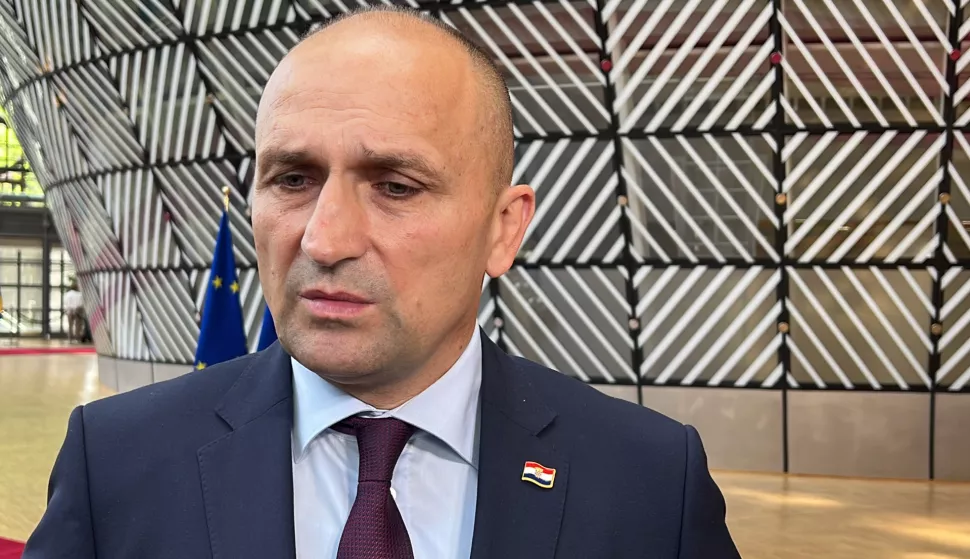 Bruxelles, 20.5.2025. - Hrvatska je spremna preuzeti vode?u ulogu u Europskoj uniji u proizvodnji malih borbenih dronova, kojih bi se ve? ove godine moglo proizvesti pola milijuna, rekao je u utorak u Bruxellesu potpredsjednik vlade i ministar obrane Ivan Anu?i?. foto HINA/ Slavko VUKADIN/ ik